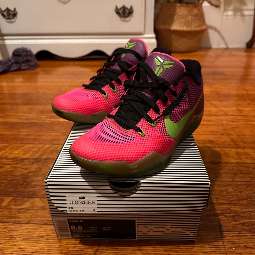 Nike Kobe 9 Barcelona Basketball Sneakers